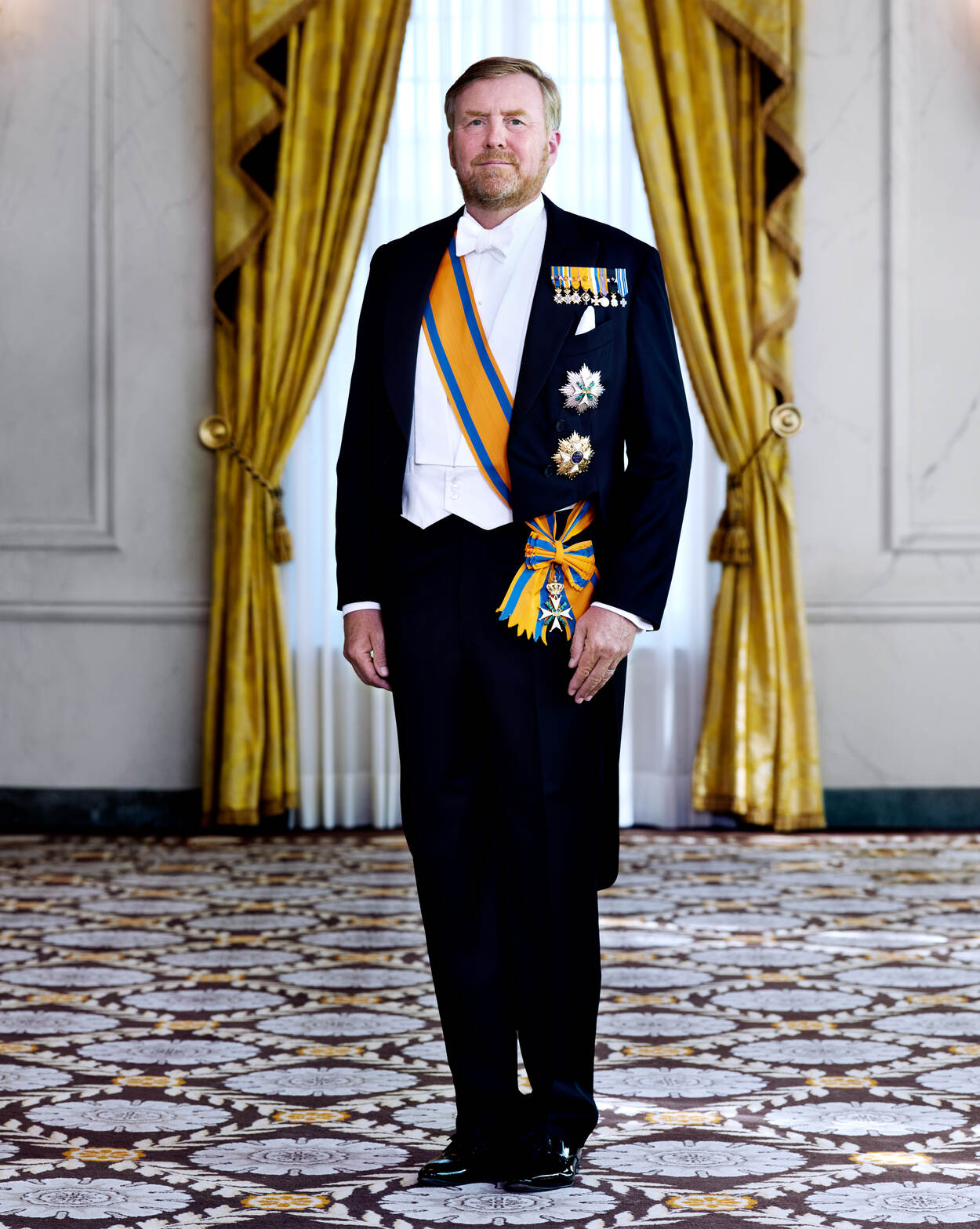 Staatsieportret in royale gouden museumlijst