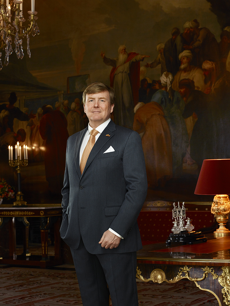 Koning Willem-Alexander, in de Mozeszaal in het Koninklijk Paleis Amsterdam