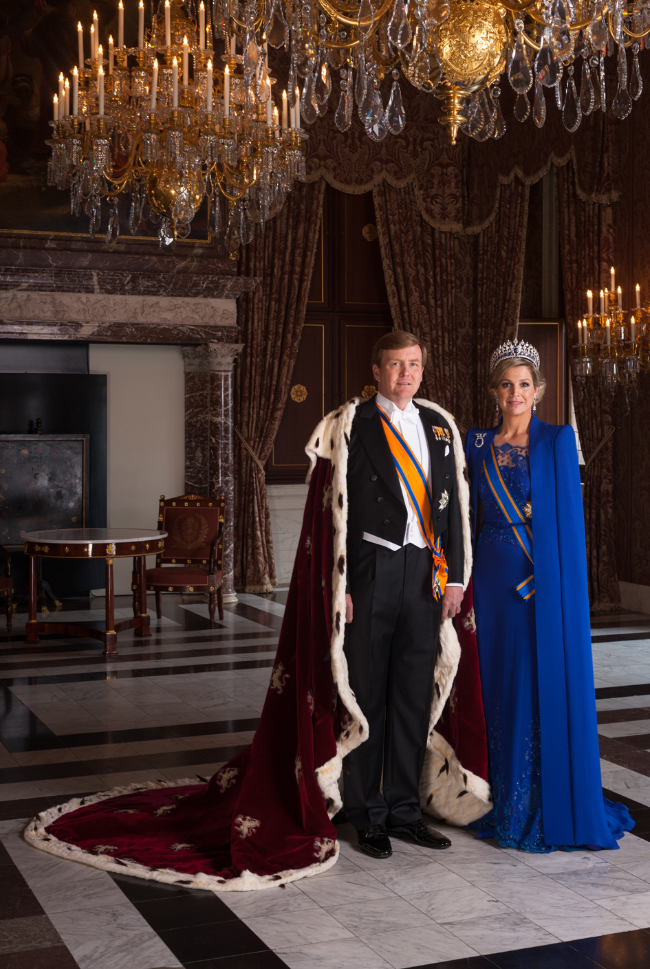 Staatsieportret in royale gouden museumlijst