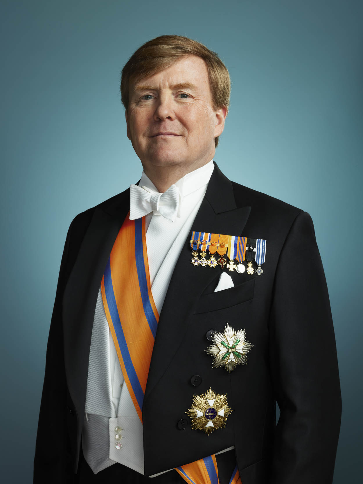 Staatsieportret in royale gouden museumlijst