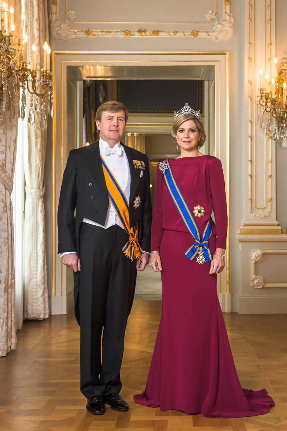 Staatsieportret in royale gouden museumlijst